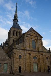 Fachada de la iglesia de la abadía del Mont-Saint-Michel, Normandía, Francia