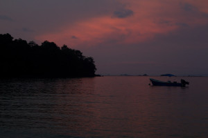 Atardecer en el campamento de isla Coiba, Panamá