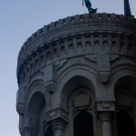 Estatua del arcángel San Miguel en la Basílica de Notre-Dame de Fourvière, Lyon, Francia