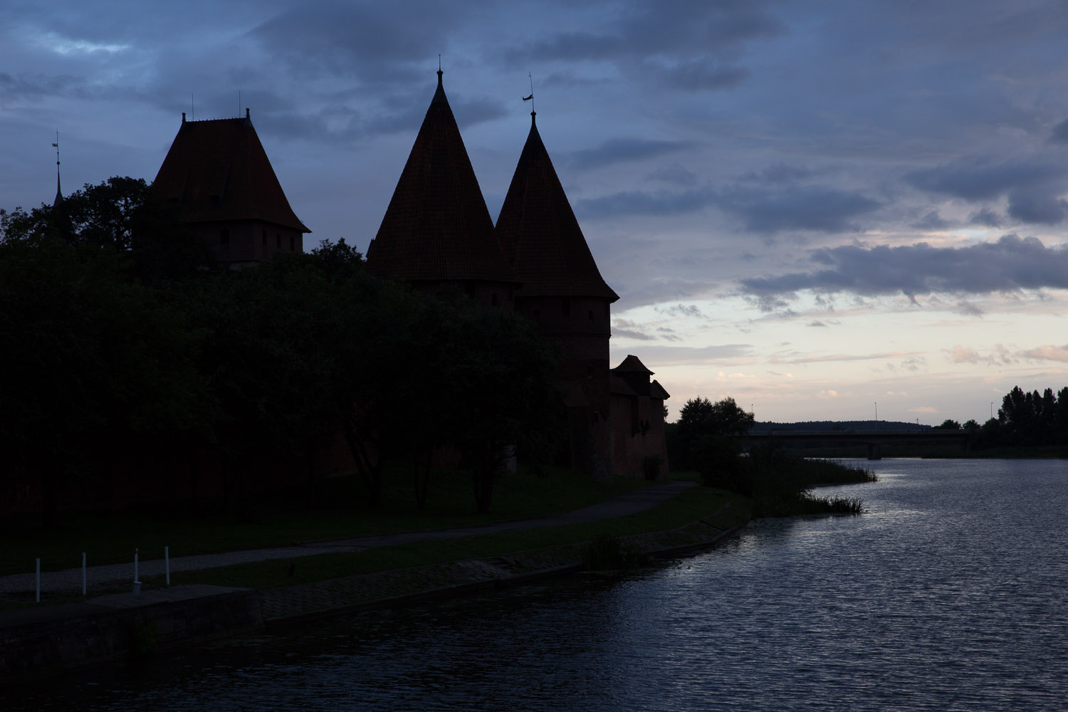 La fortaleza de Malbork al atardecer, Polonia