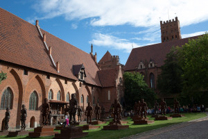 Patio del castillo medio de la fortaleza de Malbork, Polonia