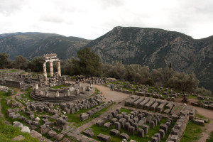 Ruinas del Santuario de Atenea Pronaia, Delfos, Grecia