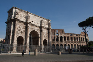 Arco de Constantino y Coliseo, Roma, Italia