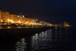 Paseo de Pereda y Club Marítimo de noche, Santander, España