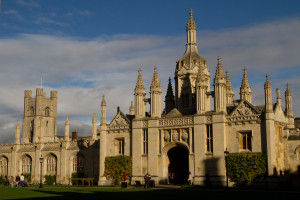 Puerta de entrada a King's College, Cambridge, Inglaterra
