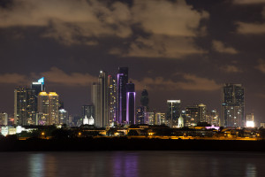 Panorámica nocturna de la Ciudad de Panamá, Panamá