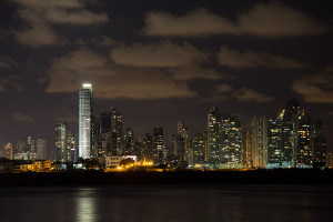 Panorámica nocturna de la Ciudad de Panamá, Panamá