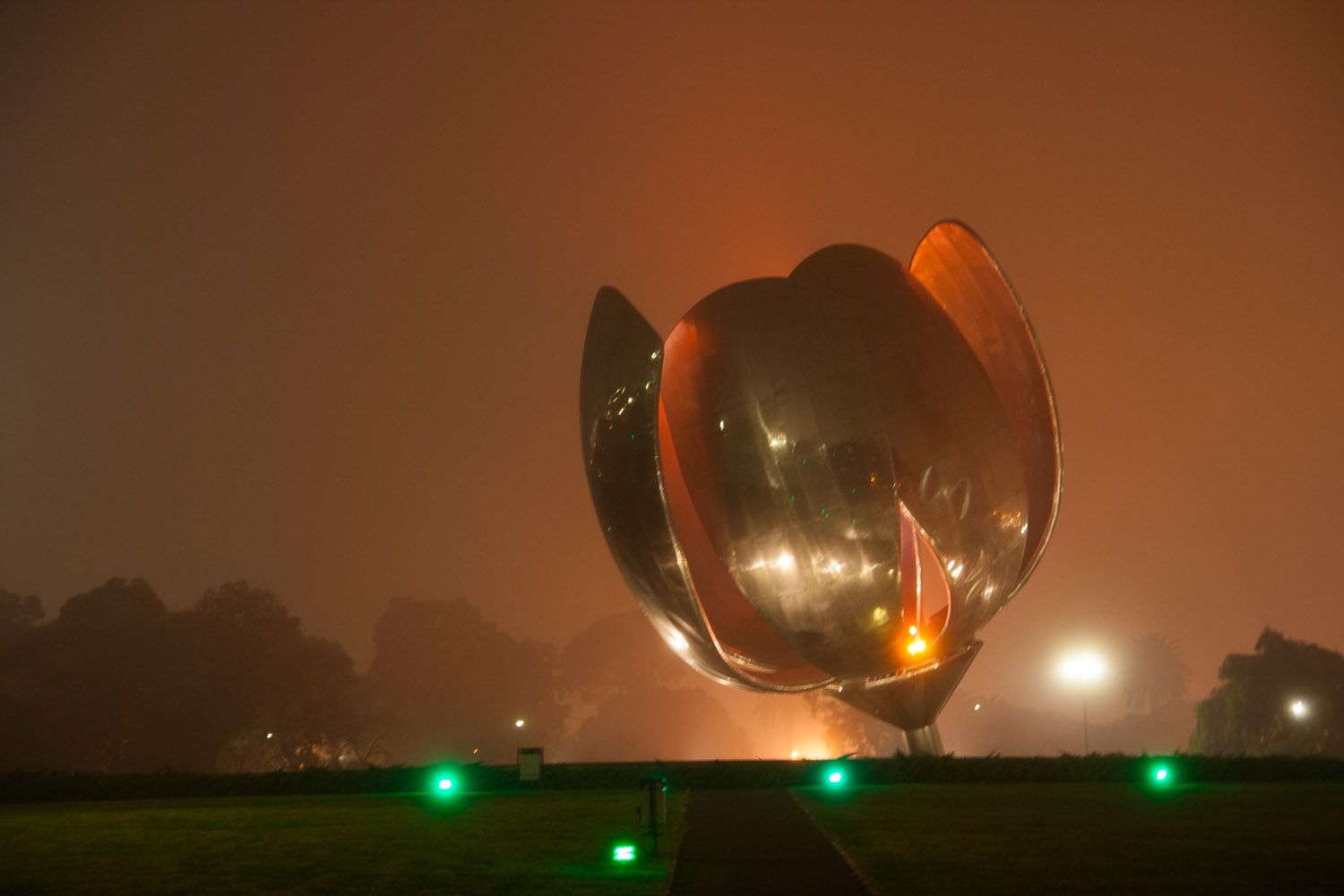 Floralis genérica, Buenos Aires, Argentina