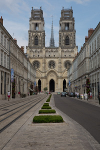 Lunes 3 — La célebre catedral gótica de la Ciudad de Orleans, emplazada en pleno centro de la ciudad.