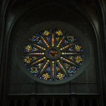 Jueves 6 — Una roseta da paso a la luz natural en la catedral de Orleans.