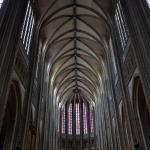 Sábado 8 — Vista general del interior de la catedral.