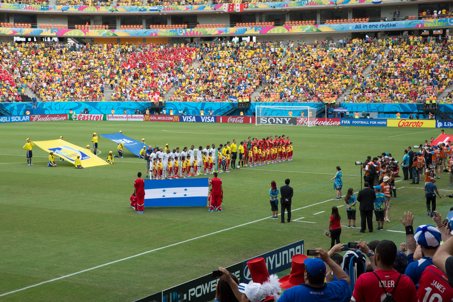 Ceremonia de inicio del partido entre Honduras y Suiza en la Copa del Mundo de la FIFA 2014, Manaos, Brasil