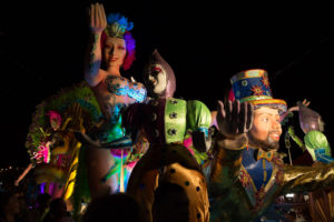 Carroza alegórica de carnaval en Las Tablas de noche